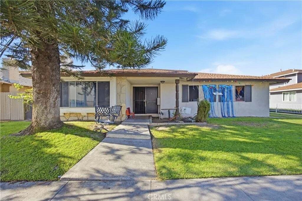 Orange, California, United States 5 - 18584621