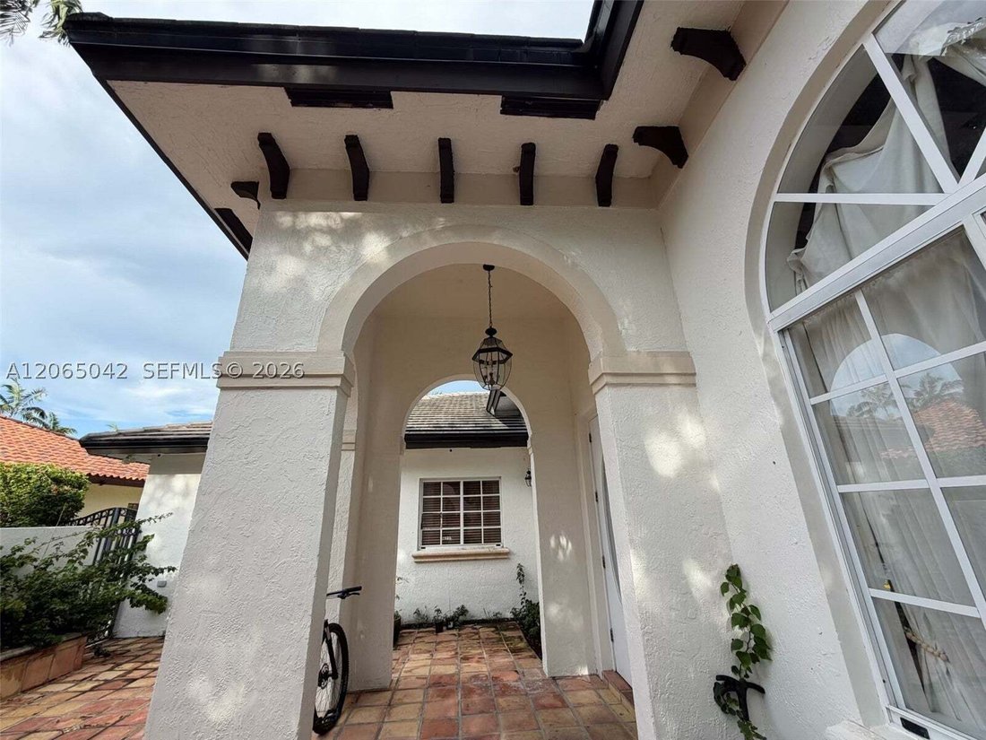 House in Hialeah, Florida, United States 4 - 18584437