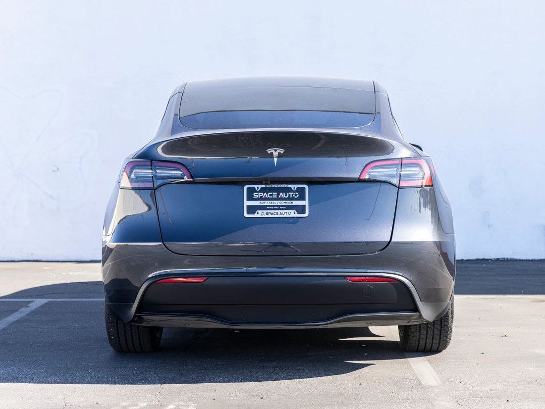Suv in Azusa, CA, United States 5 - 18531438