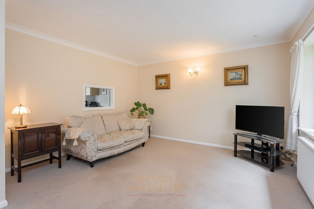 Haus in Charlwood, England 3 - 18582297