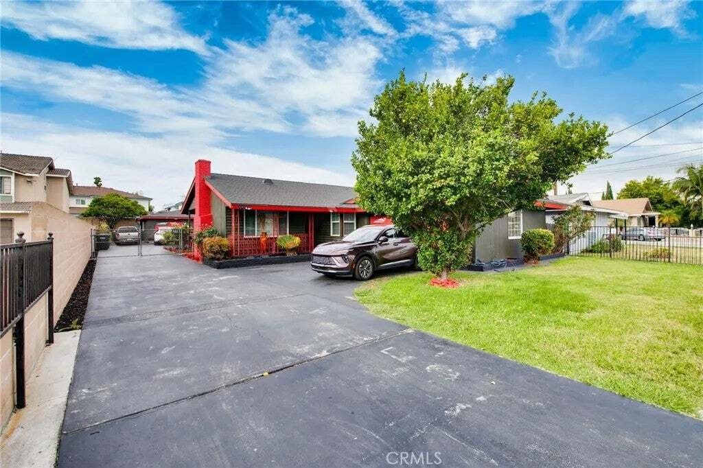 Bellflower, California, United States 2 - 18581734