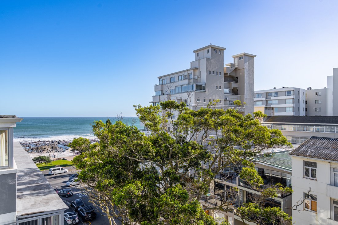 Apartment in Bakoven, Cape Town, South Africa 5 - 18582683