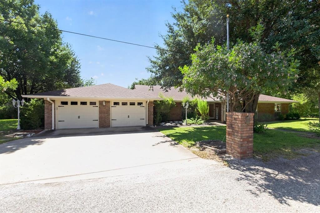 House in Granbury, Texas, United States 2 - 18582117