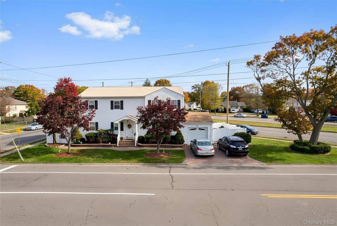 West Babylon, New York, United States 1 - 18585159