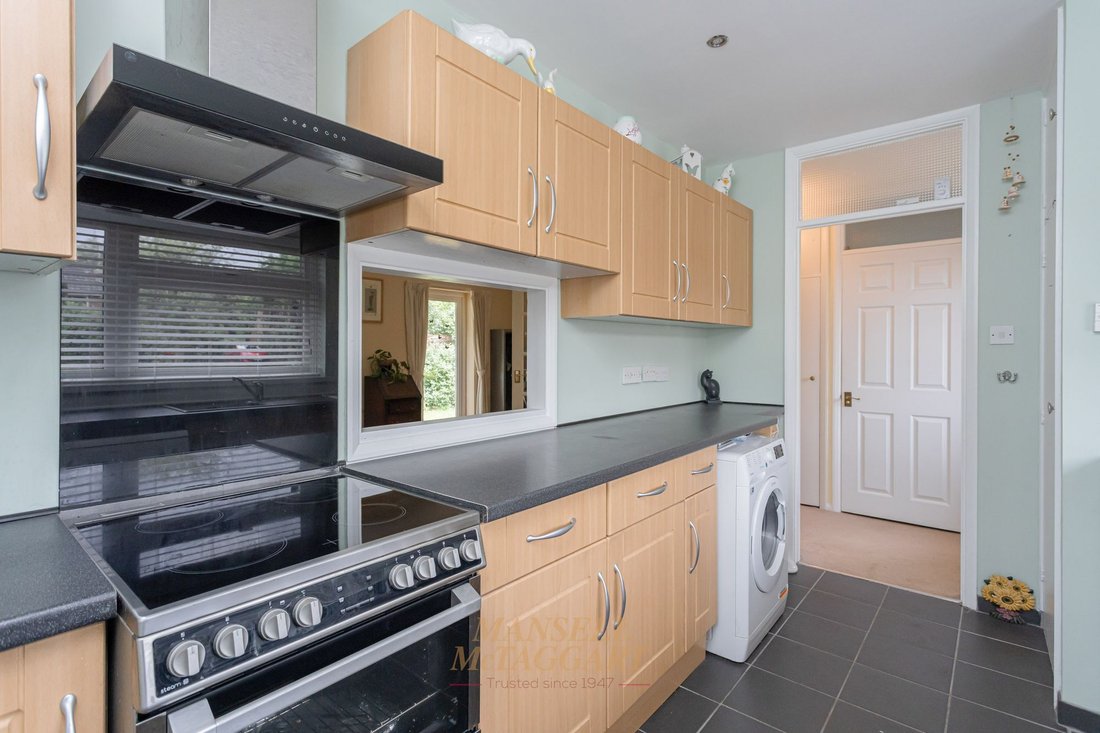House in Charlwood, England 2 - 18582297