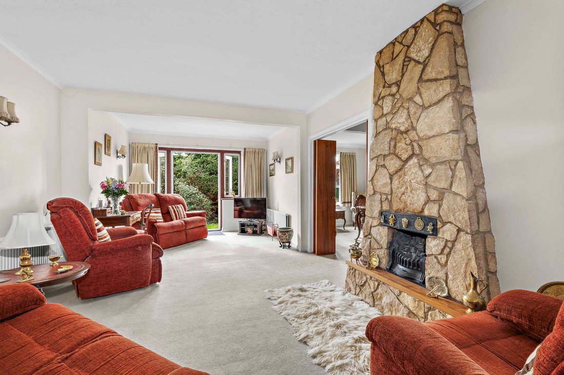 Bungalow in Seer Green, England 2 - 18581069