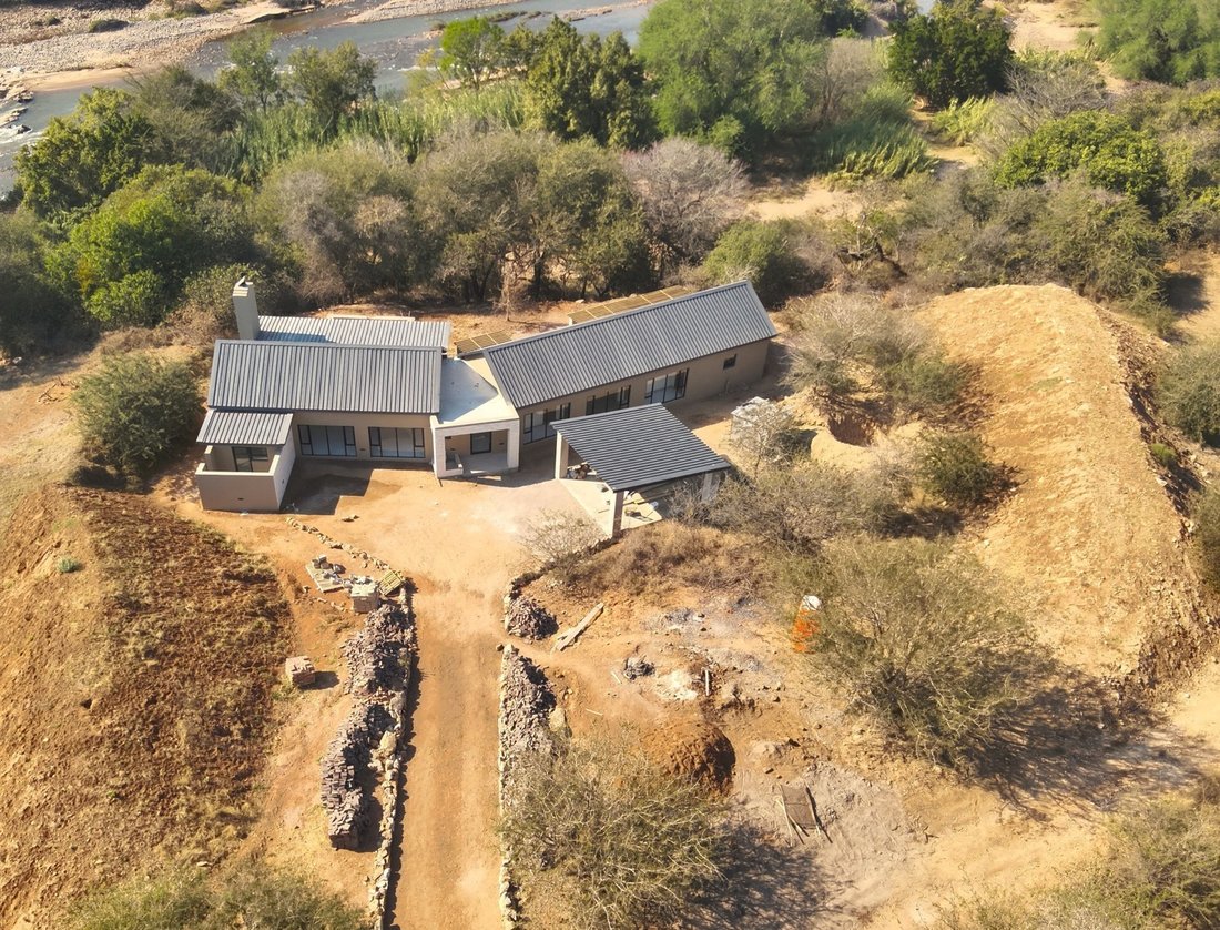 House in Hoedspruit, Limpopo, South Africa 3 - 17242043