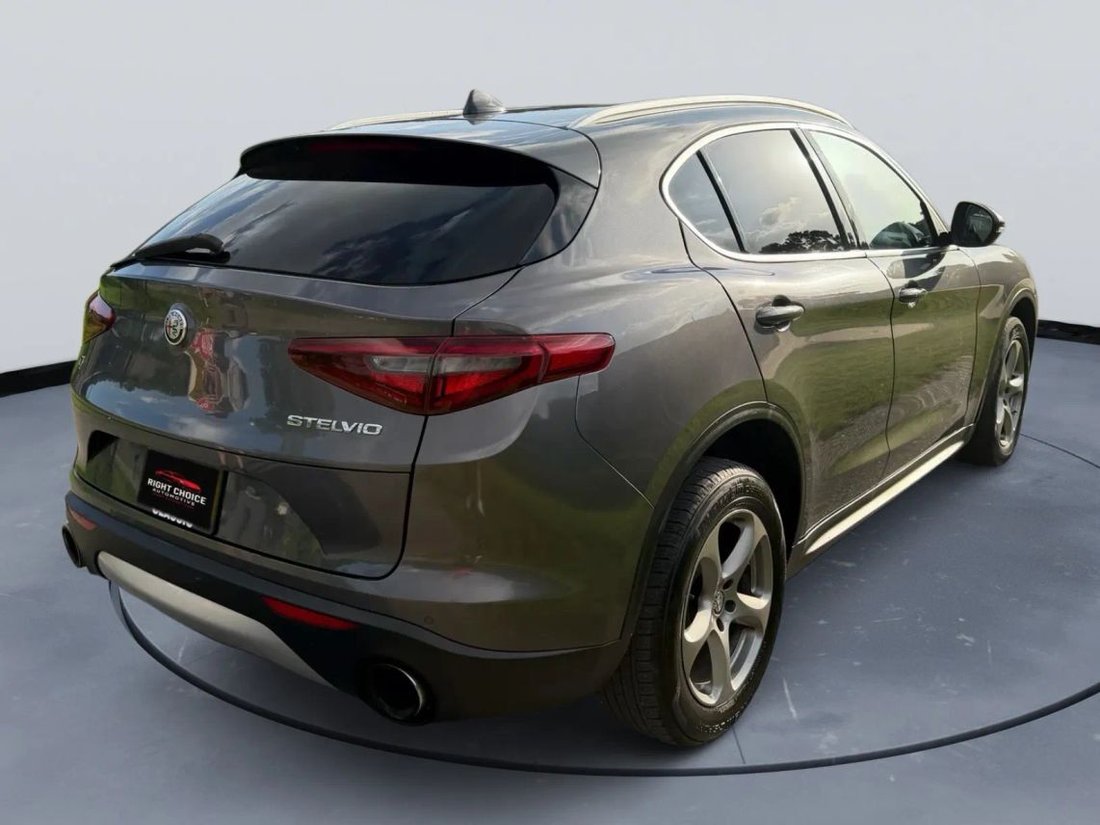 Suv in Houston, TX, United States 5 - 18582579