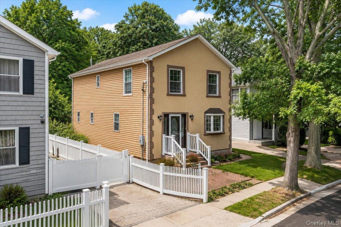 House in West Hempstead, New York, United States 2 - 18581447