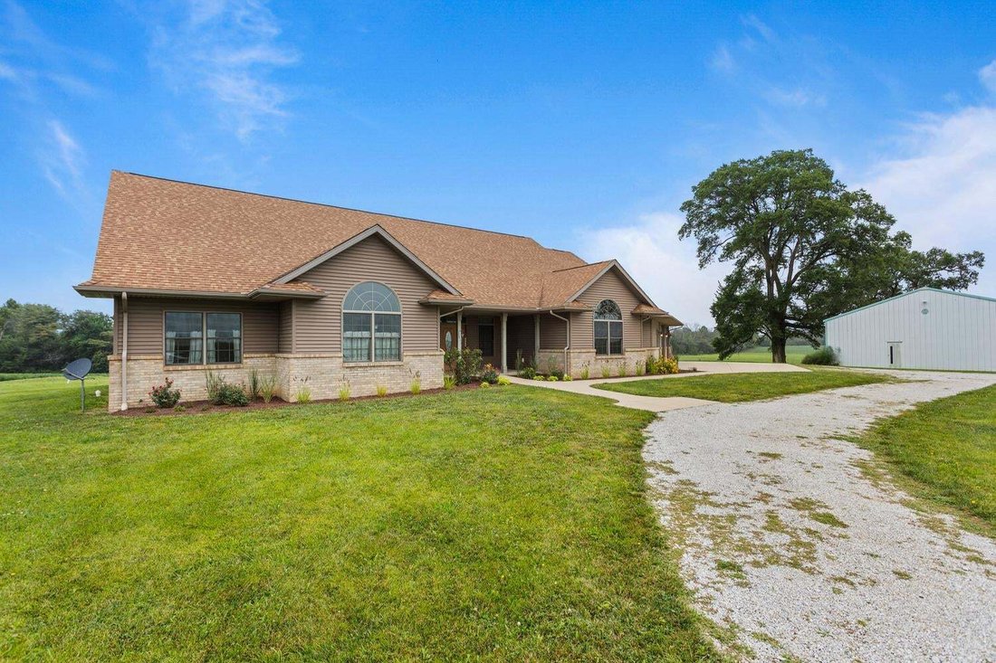 House in Tuscola, Illinois, United States 2 - 18584551