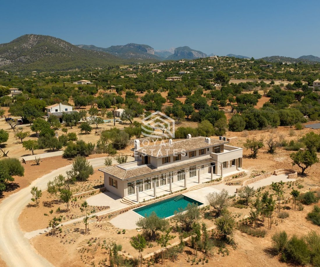 Villa in Santa Maria del Cami, Balearic Islands, Spain 1 - 15487124