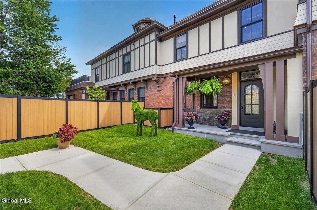 Condo in Saratoga Springs, New York, United States 1 - 18580545