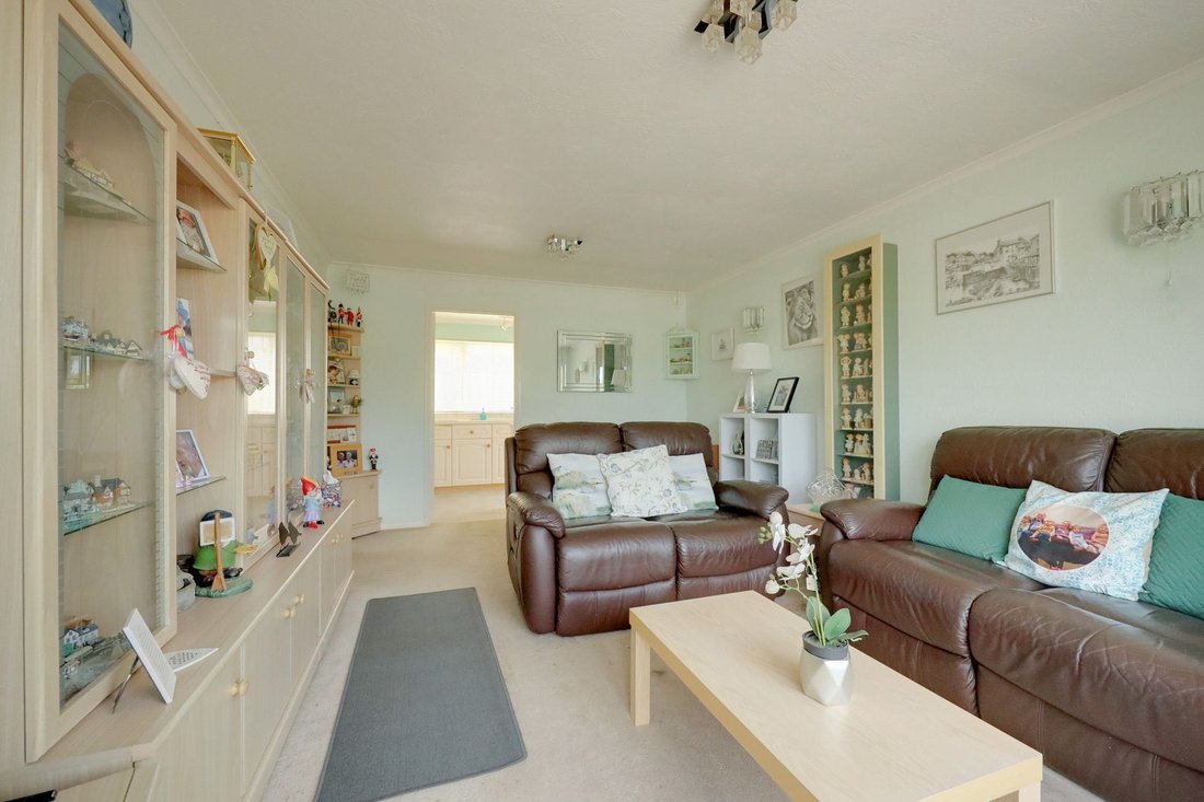 Bungalow in Burgess Hill, England 5 - 18582285