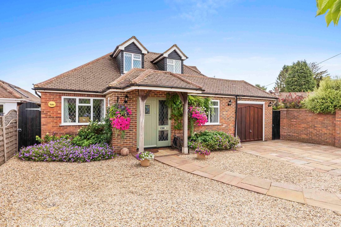 Chalet in Widmer End, England 2 - 18581098