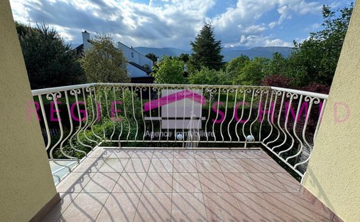 House in Crassier, Vaud, Switzerland 1