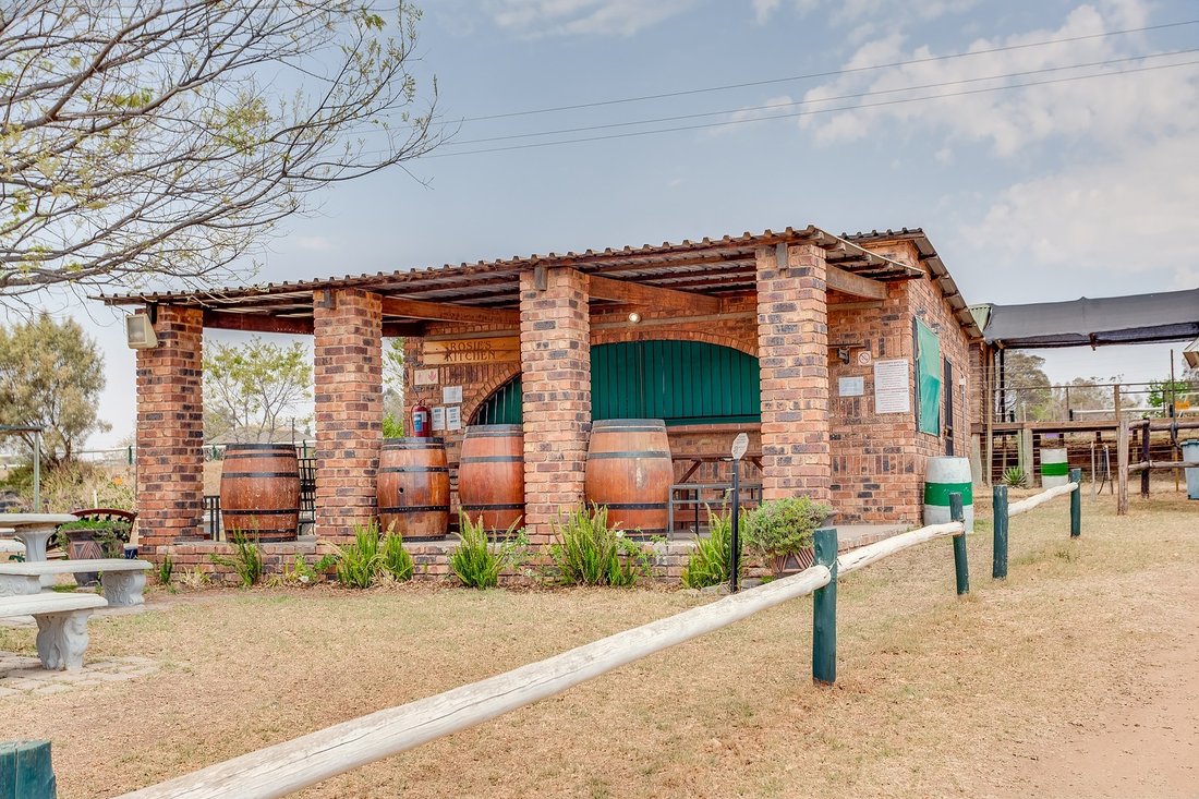 Farm Ranch in Johannesburg, Gauteng, South Africa 1 - 18581635
