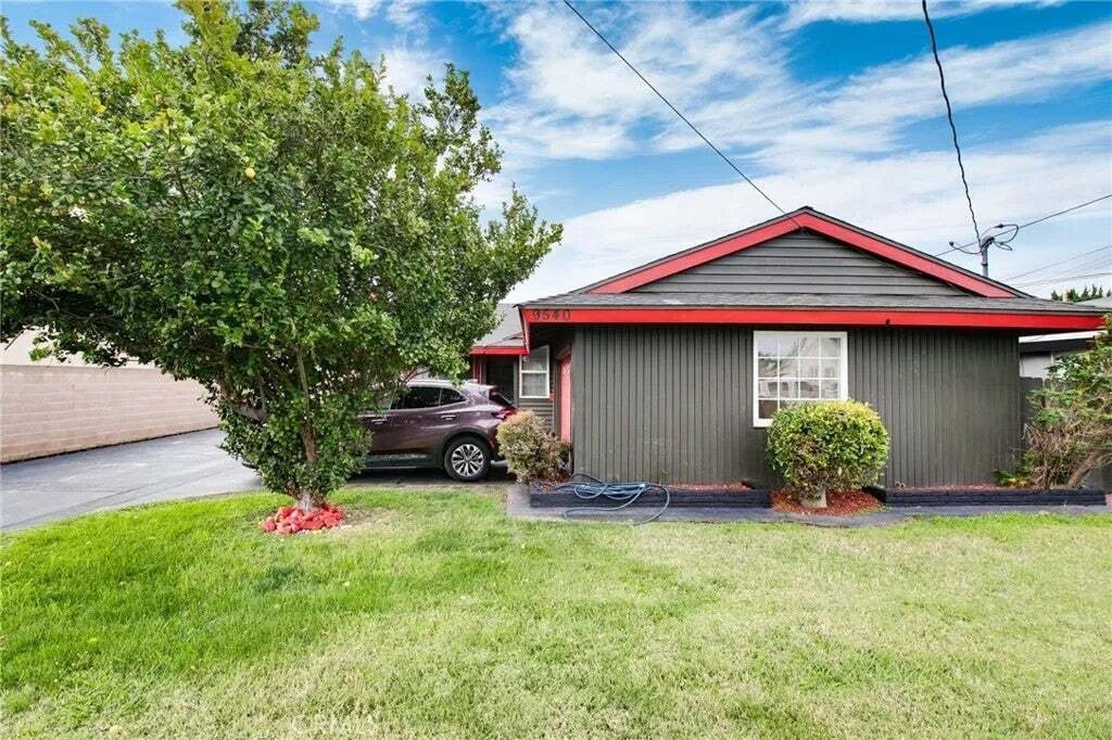 Bellflower, California, United States 3 - 18581734