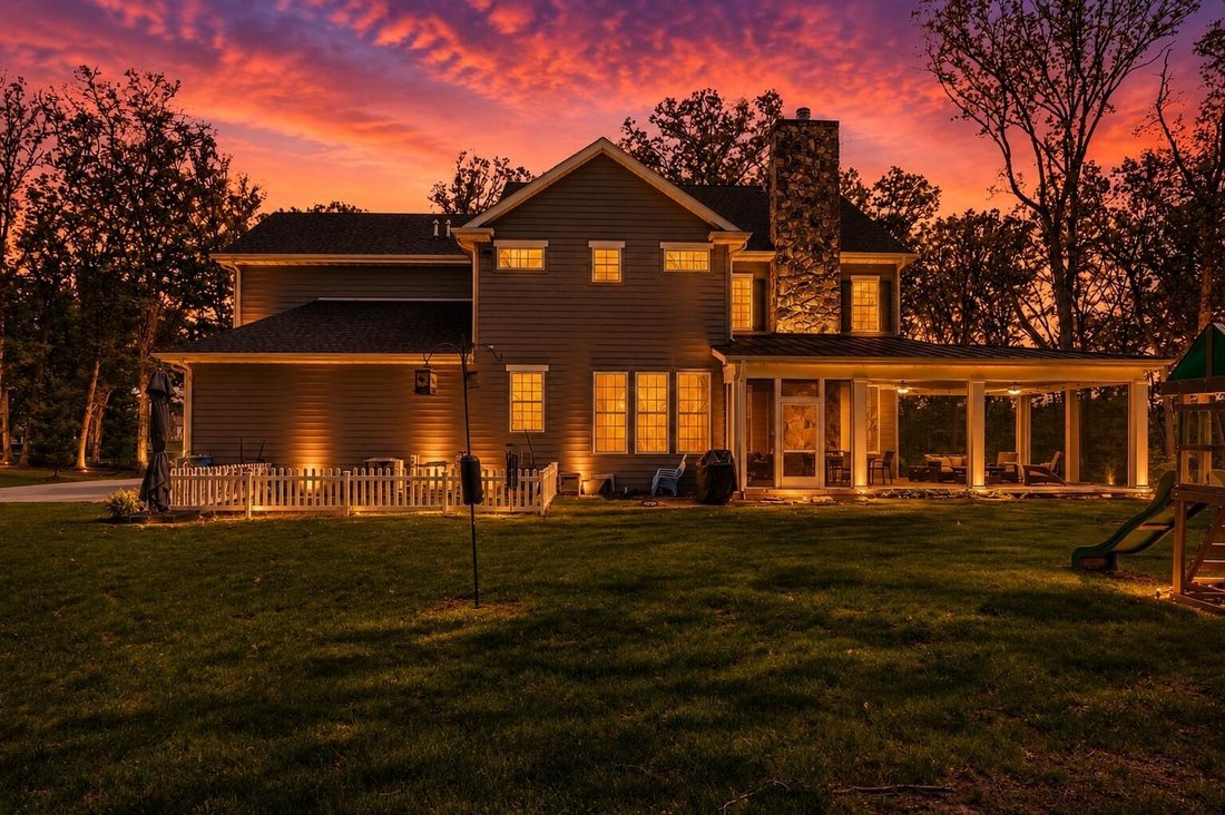 House in Crown Point, Indiana, United States 3 - 18586027