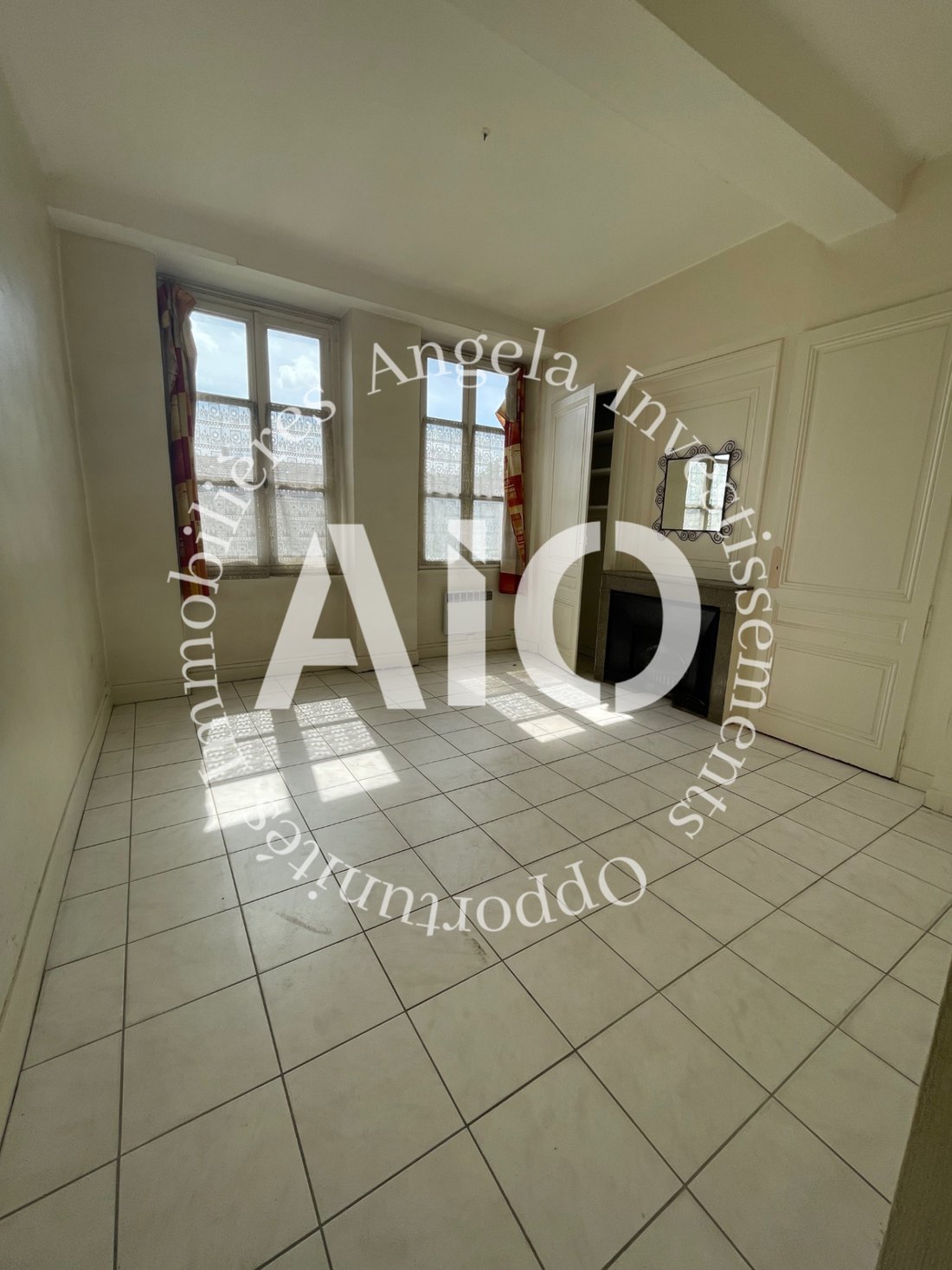 Estate in Champvert-Point du Jour-Saint Irénée, Lyon 5e Arrondissement, Lyon 5 - 18585247