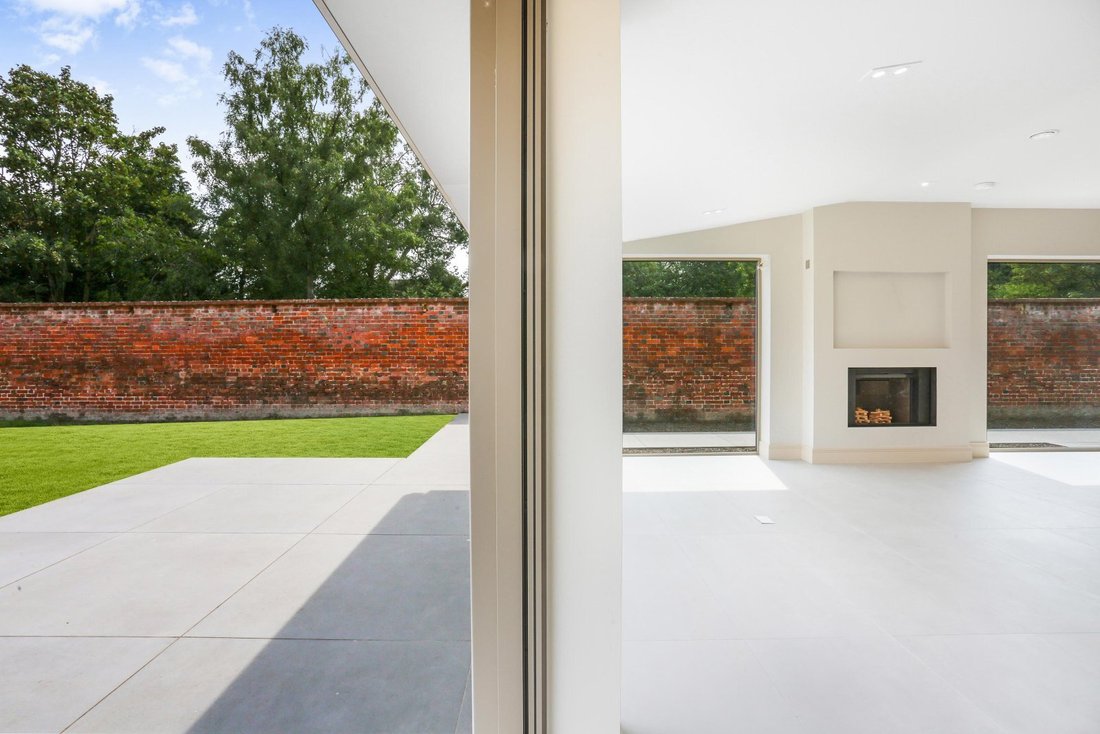 House in Sunninghill, England 3 - 17431689