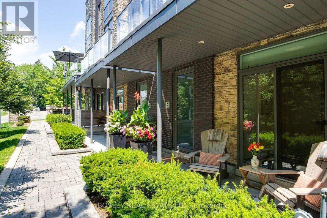 Townhouse in Mississauga, Ontario, Canada 4 - 18554051