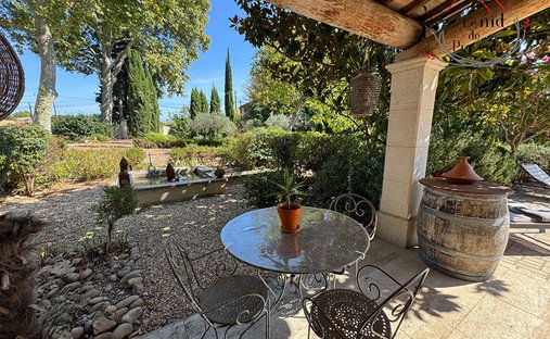 Villa in Orange, Provence-Alpes-Côte d'Azur, France 1