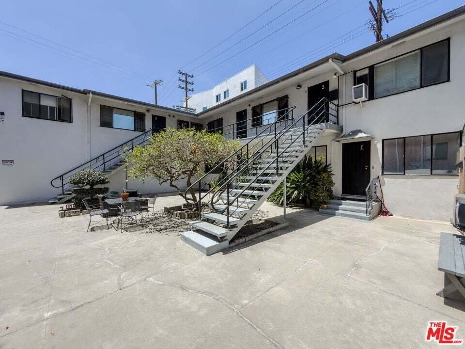 Los Angeles, California, United States 2 - 18584022