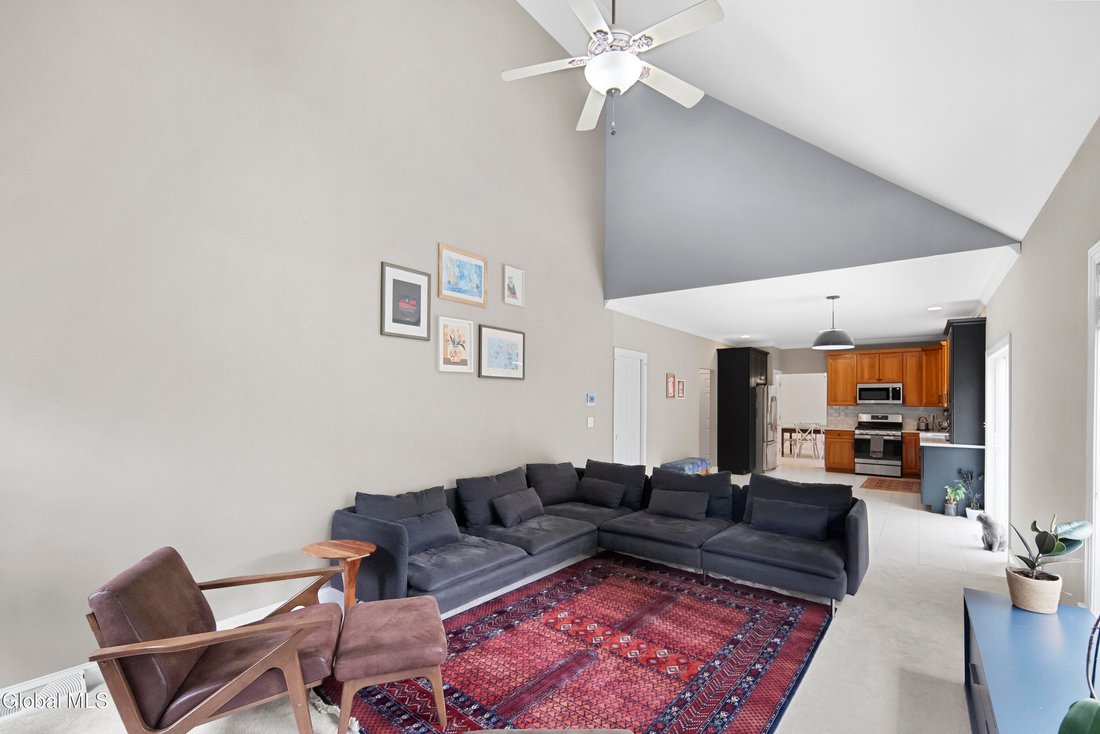 House in Latham, New York, United States 5 - 18584773