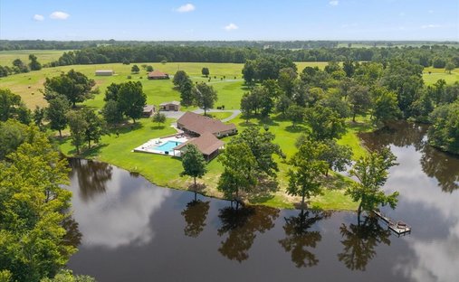 Farm Ranch in Mount Pleasant, Texas, United States 1