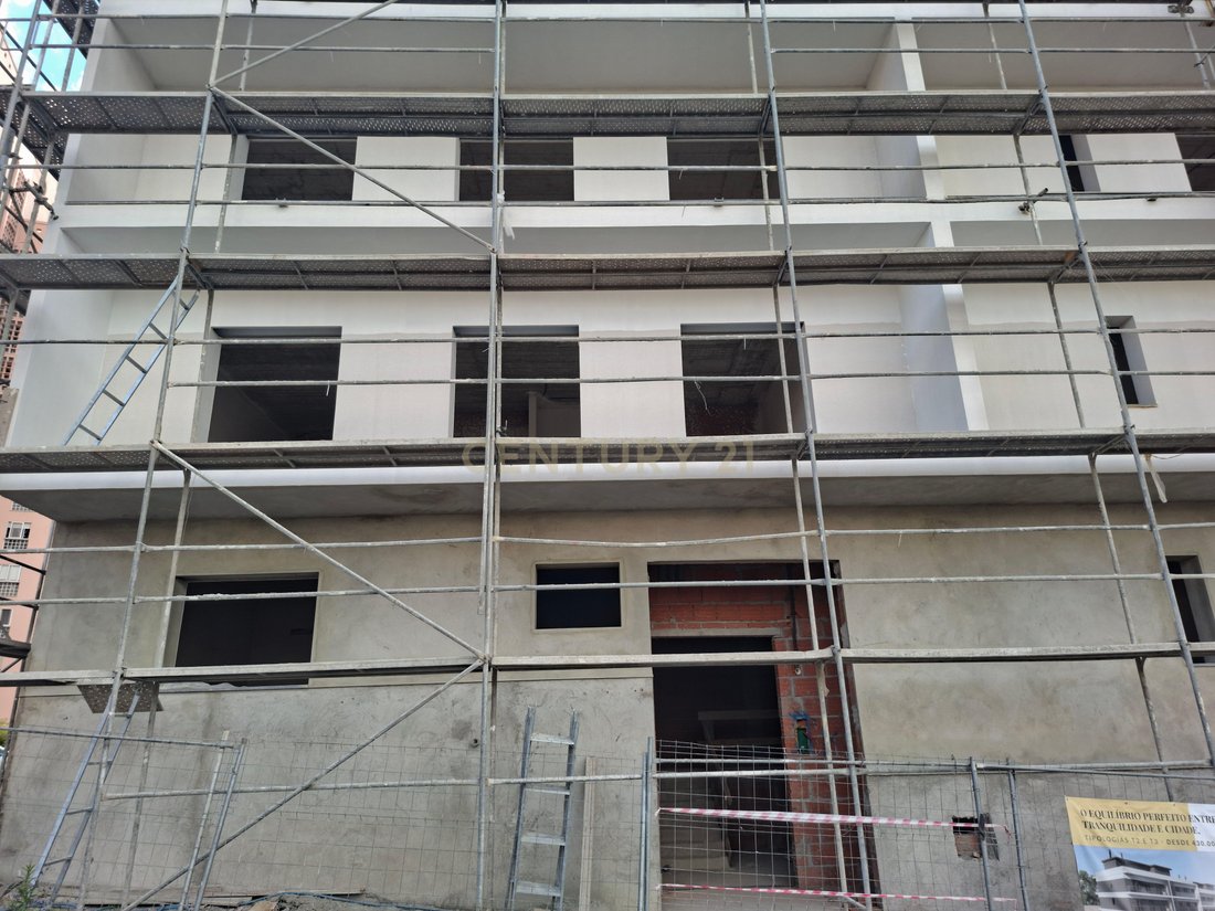Apartment in Santo António dos Cavaleiros, Lisbon, Portugal 2 - 17882965