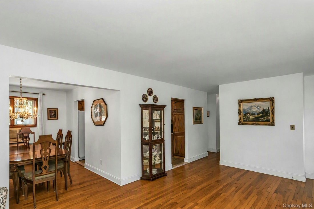 House in Lindenhurst, New York, United States 5 - 18585184