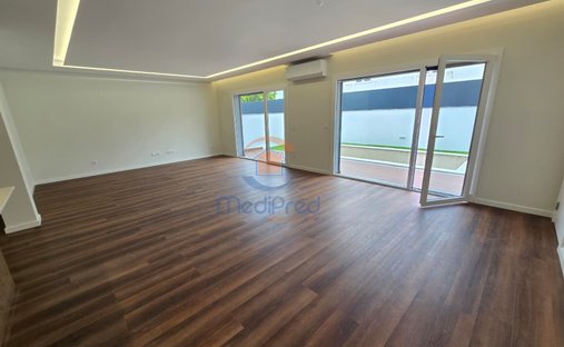 House in Casal de Cambra, Lisbon, Portugal 1