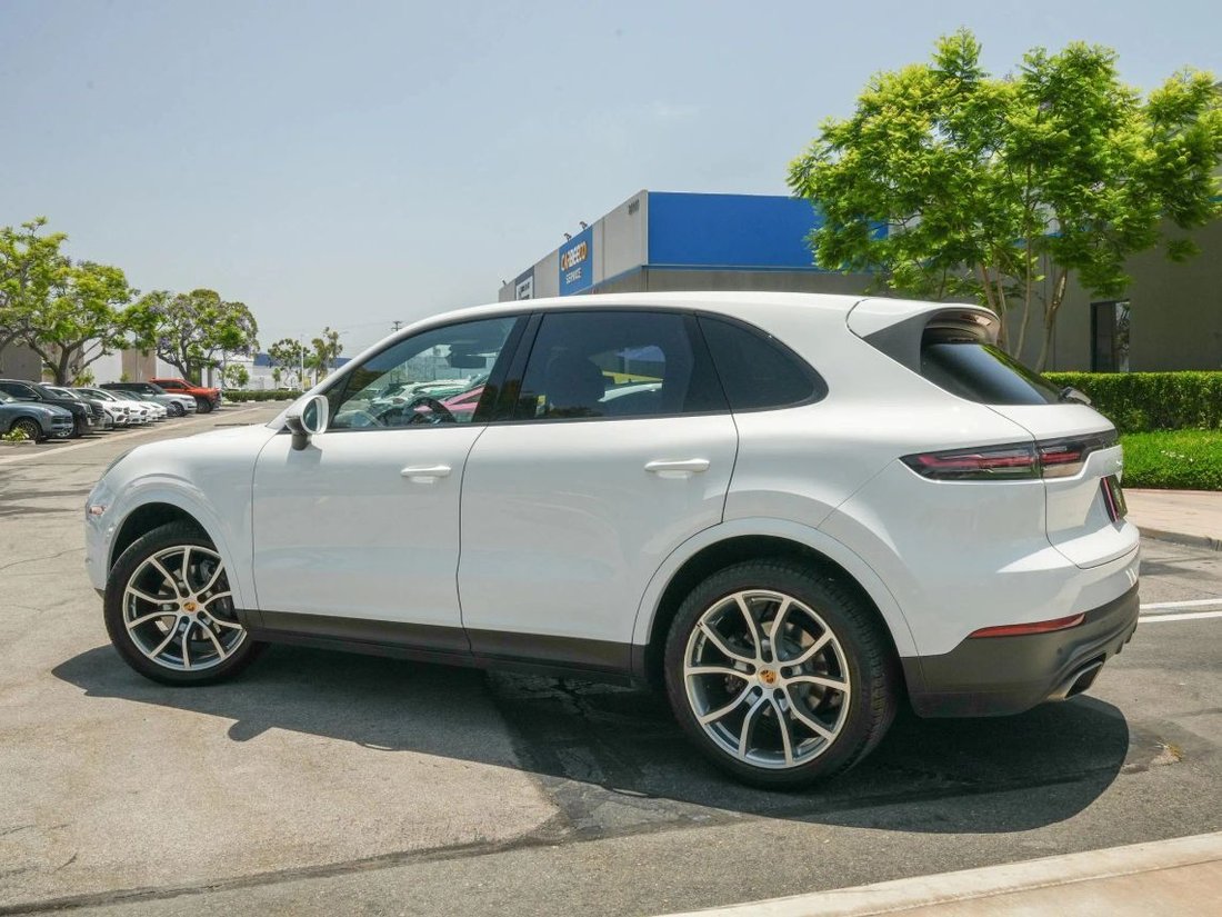 Suv in Costa Mesa, CA, United States 3 - 18585742