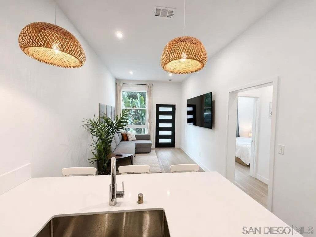 San Diego, California, United States 5 - 18584681