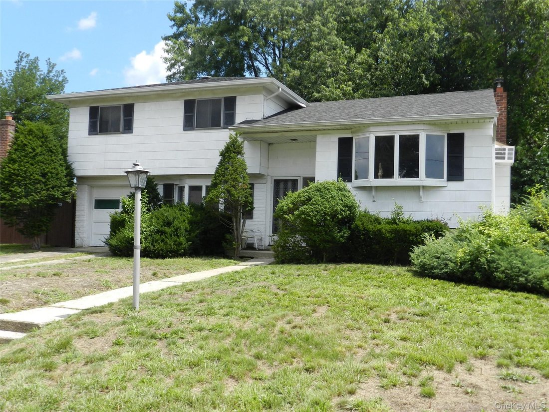 House in Deer Park, New York, United States 1 - 18585186
