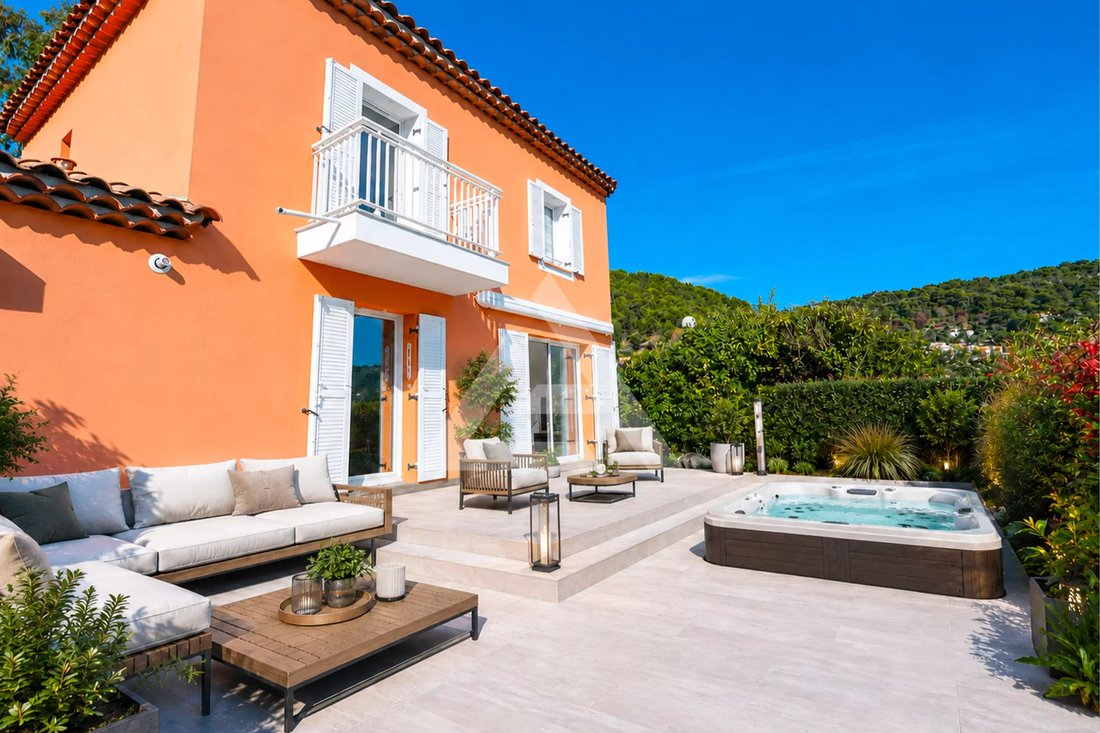 Villa in Èze, Provence-Alpes-Côte d'Azur, France 1 - 16609633