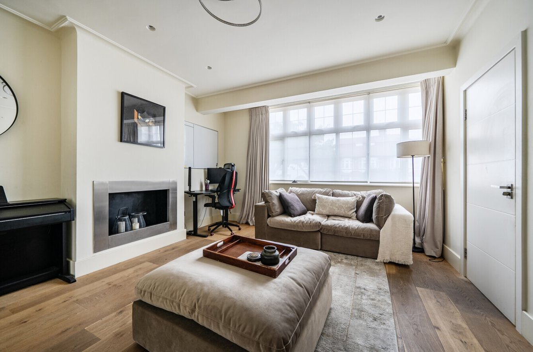 House in Barnet, England 2 - 18583592