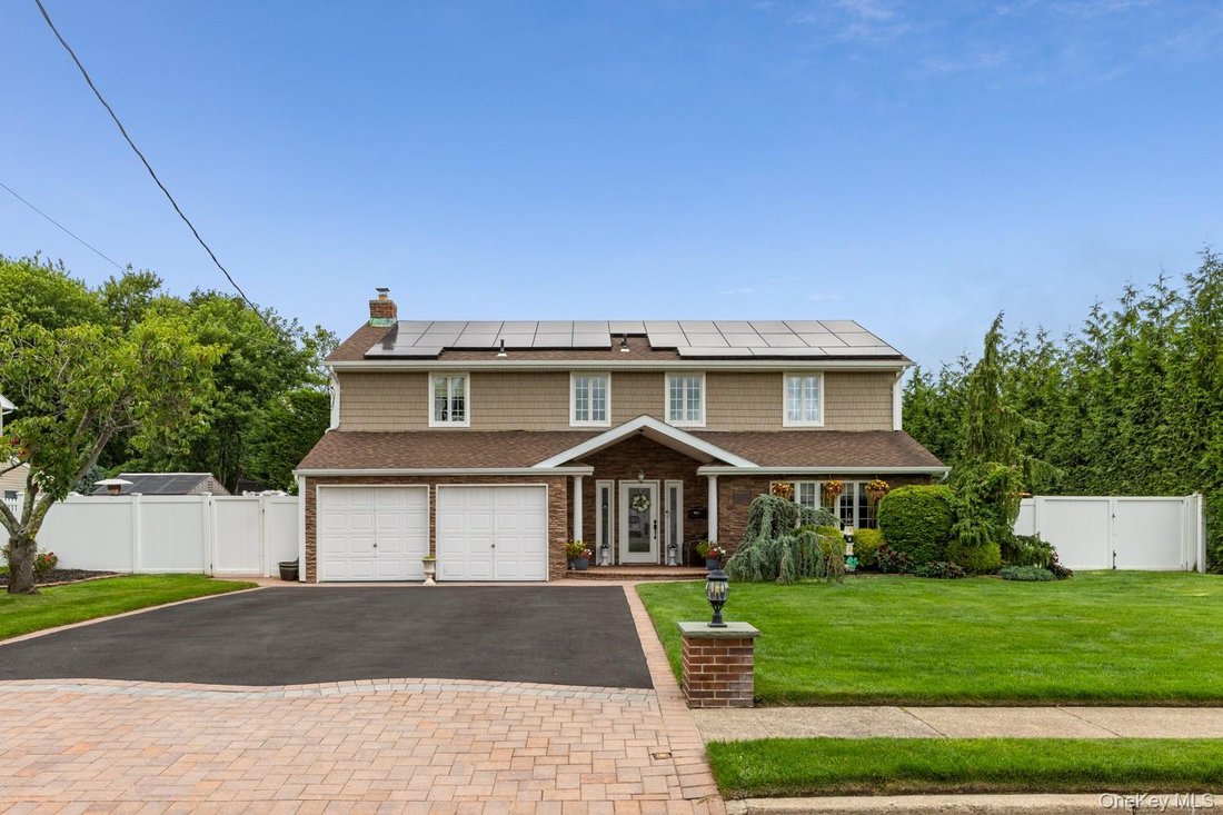 House in West Islip, New York, United States 1 - 18585188