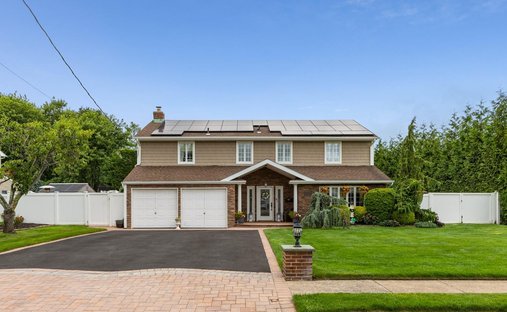 House in West Islip, New York, United States 1