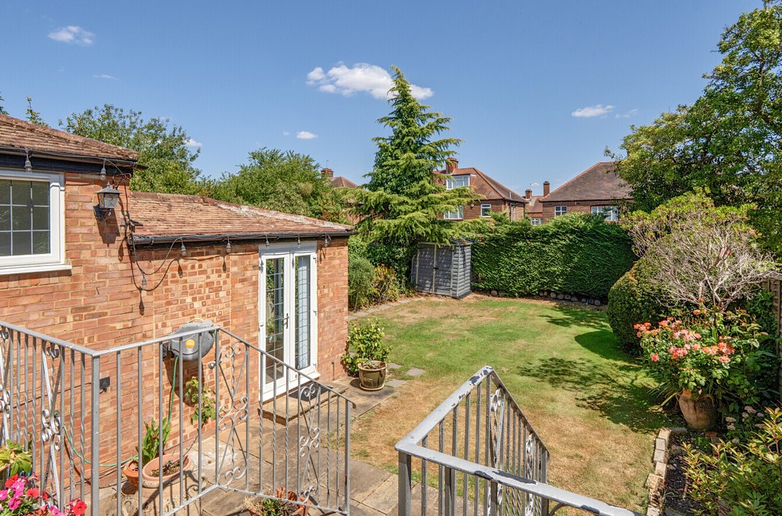 House in Barnet, England 5 - 18583568