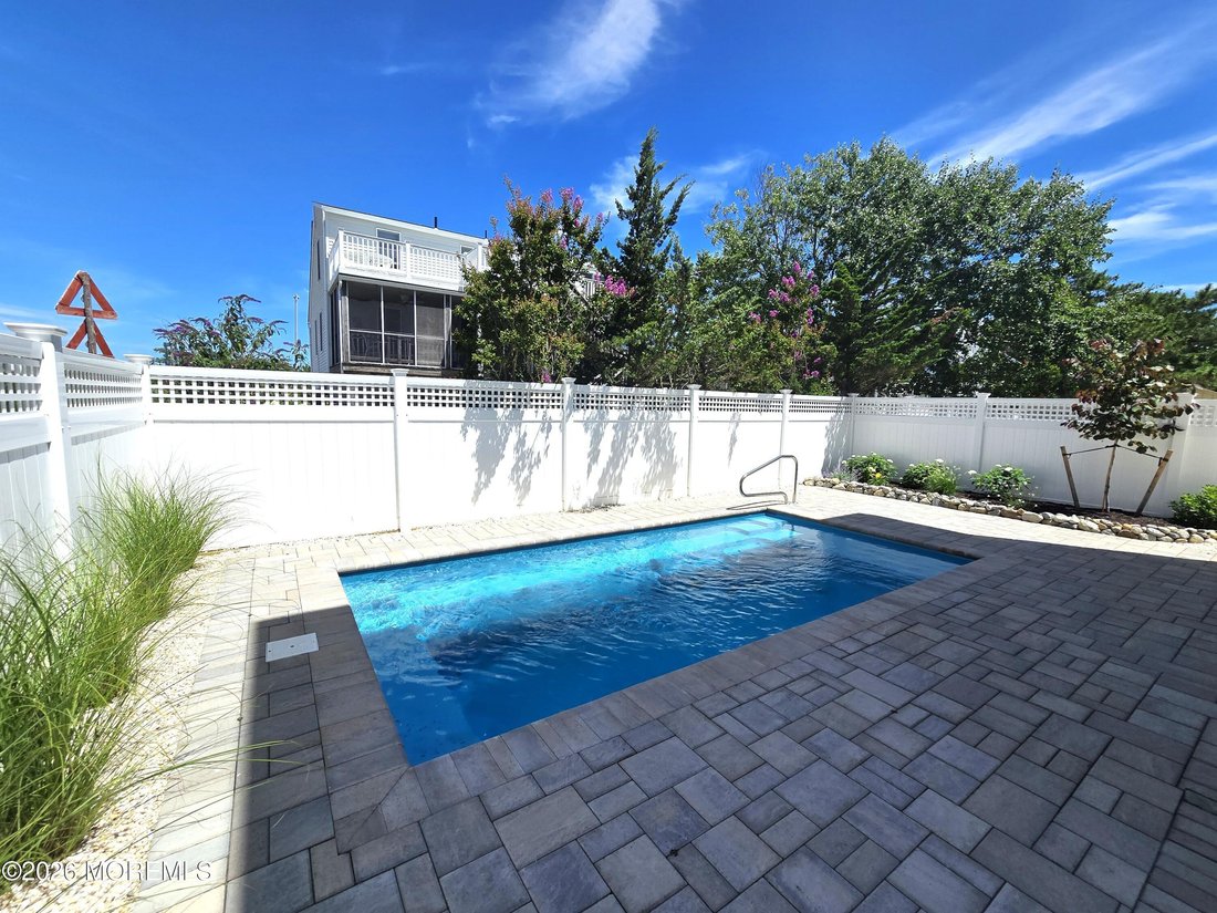 Condo in Ship Bottom, New Jersey, United States 4 - 18548043