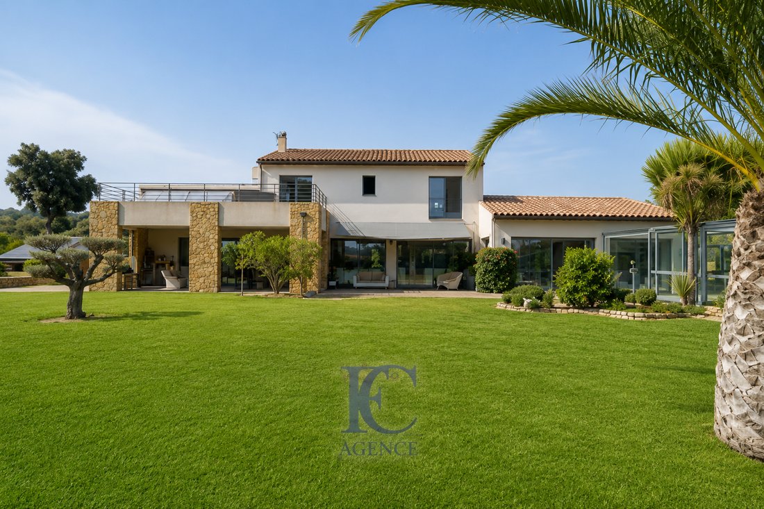 House in La Cadiere-d'Azur, Provence-Alpes-Côte d'Azur, France 1 - 18584129