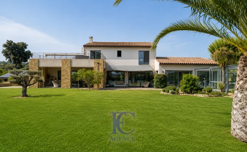House in La Cadiere-d'Azur, Provence-Alpes-Côte d'Azur, France 1