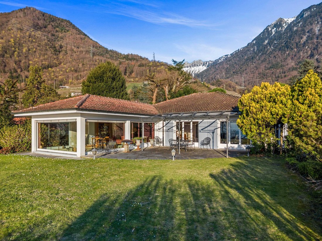 House in Villeneuve, Vaud, Switzerland 1 - 18583366