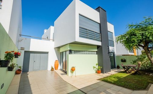 Haus in Ponta Delgada (Sao Jose), Azoren, Portugal 1