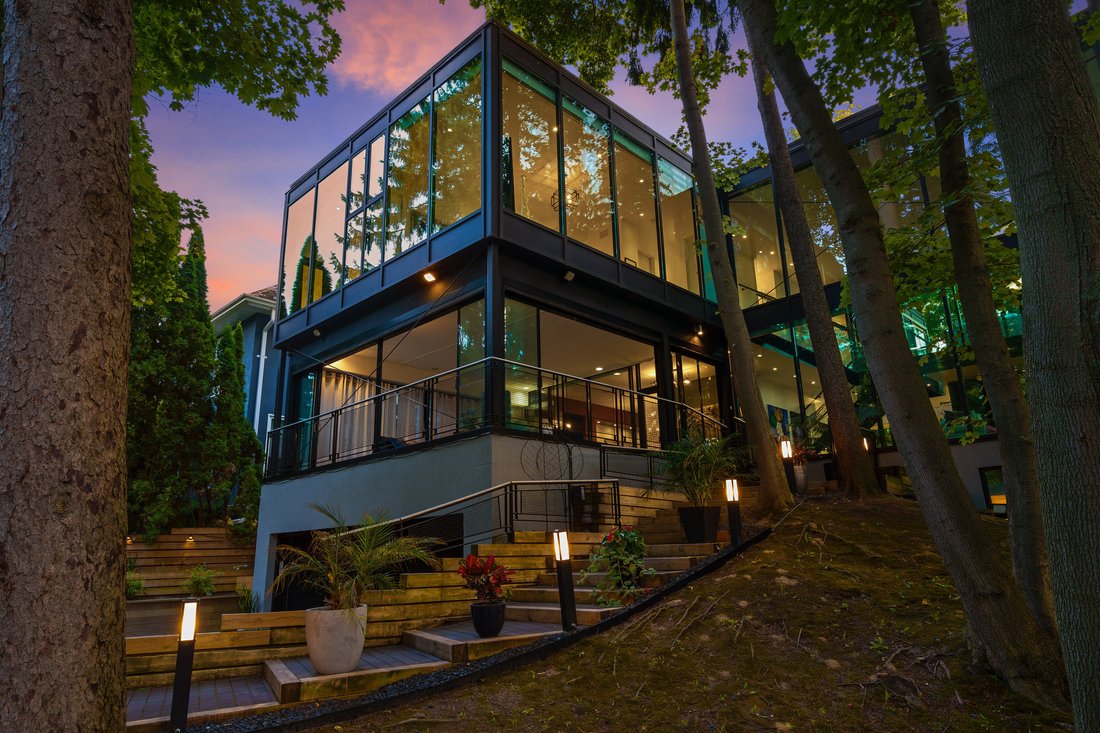 House in Oakville, Ontario, Canada 1 - 18580313