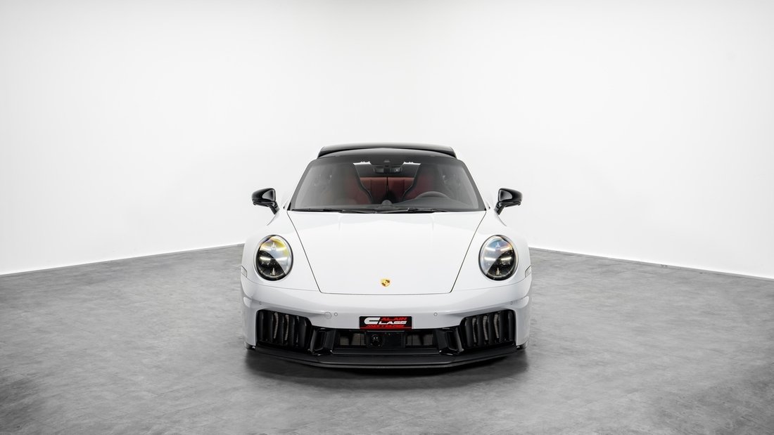 Coupe in Dubai, United Arab Emirates 3 - 18580177