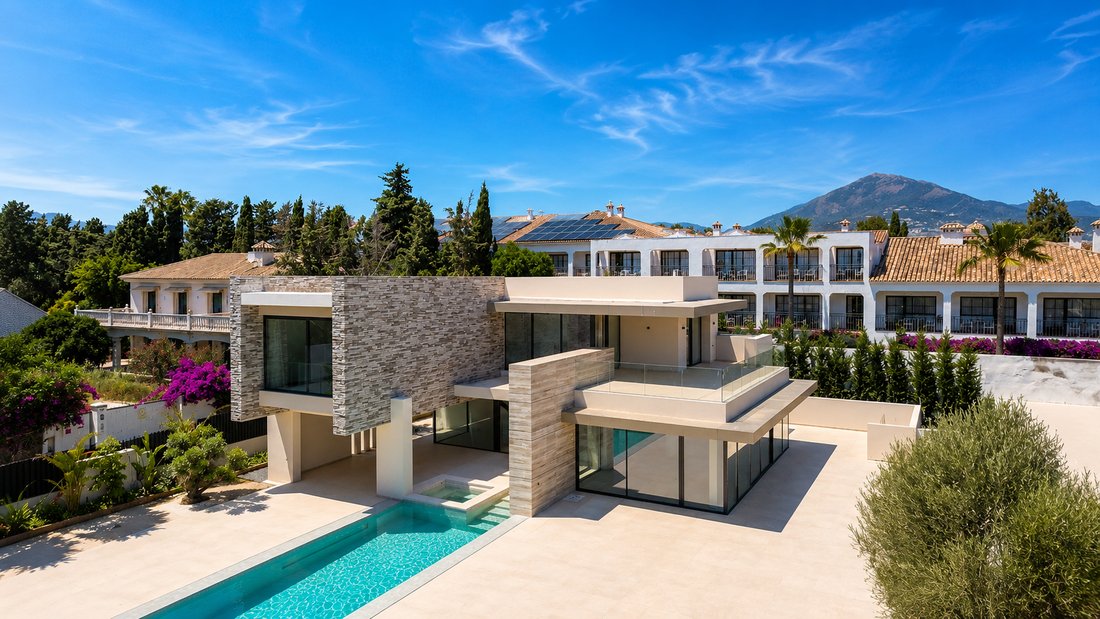 Villa in Puerto Banus, Marbella, Spain 1 - 18580376