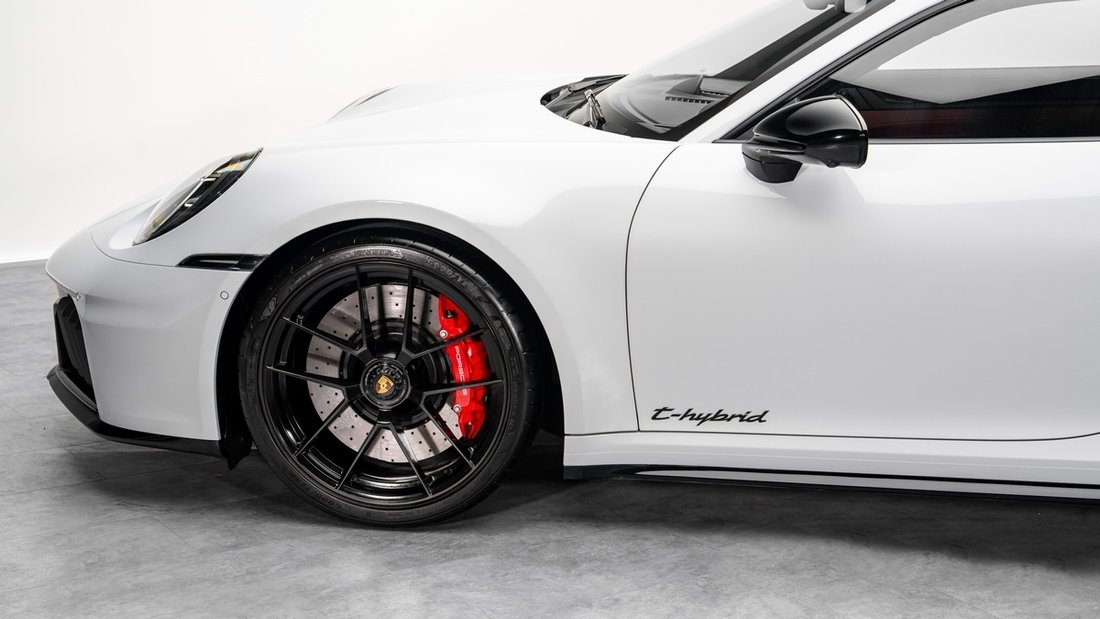 Coupe in Dubai, United Arab Emirates 4 - 18580177