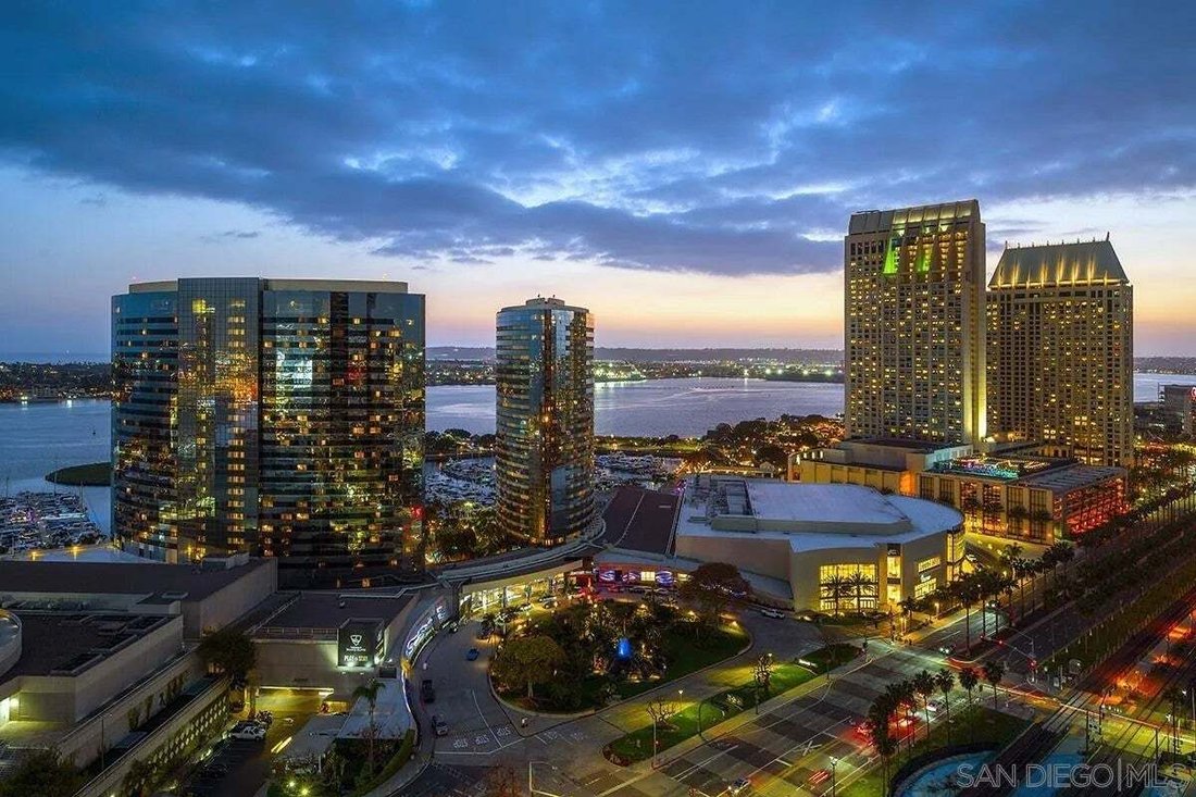 Condo in San Diego, California, United States 5 - 18584607